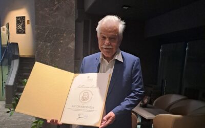 Dirigent Venrays Mannenkoor onderscheiden in Slovenië